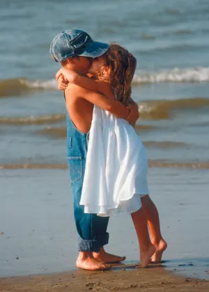 YOUNG LOVE ON THE BEACH CARD